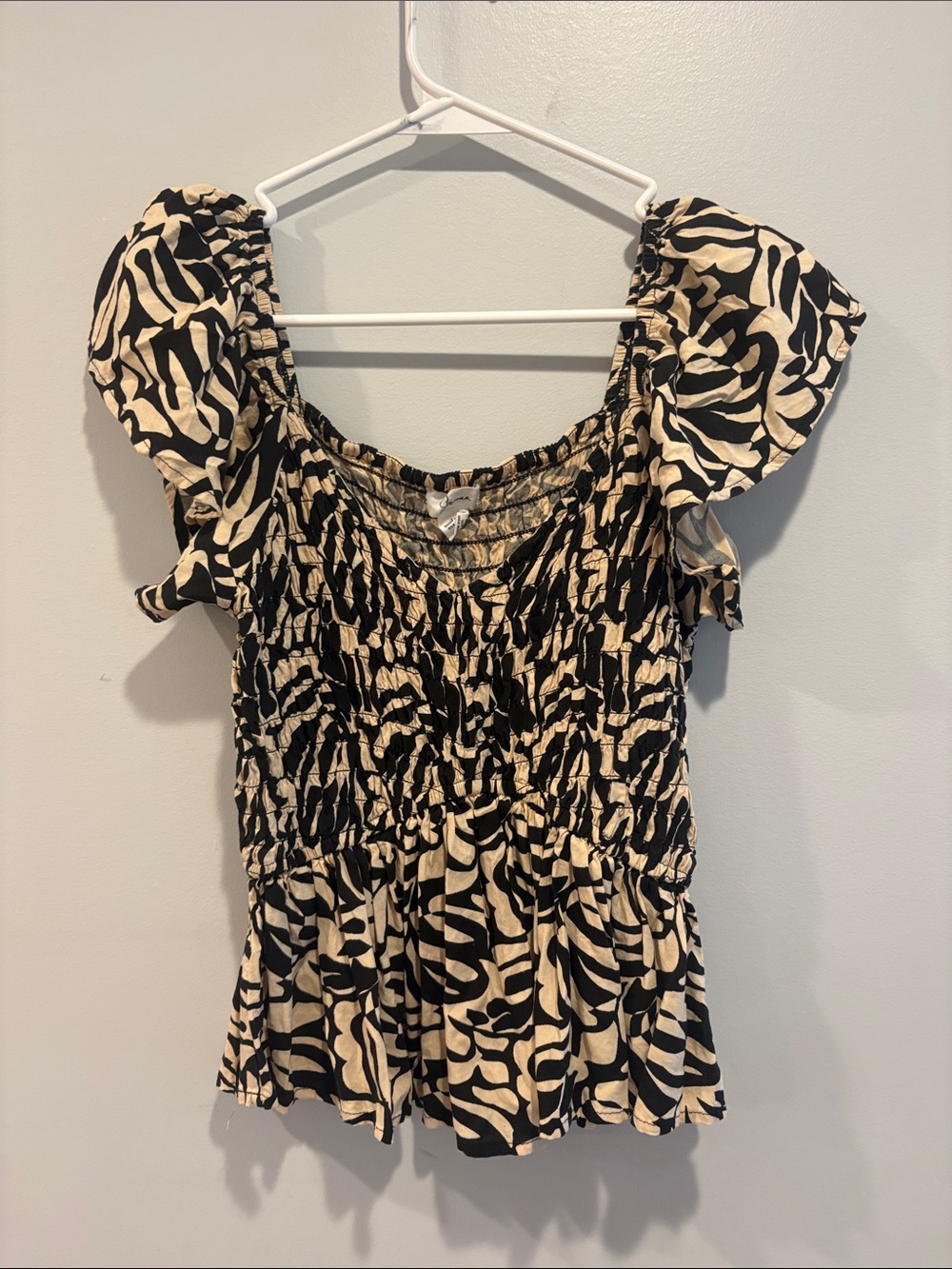 Japna Black and Beige Smocked Peplum Tunic ptp 14-19 length 16